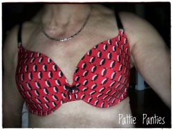 pattiespics:  Bra that my sexy neighbor gave