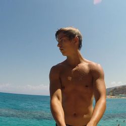 zacockenden:  #tbt when I had sun kissed skin from my holiday in Italy! #tan #sun #sunshine #ocean #nipplepiercing #freetheniple #wet #Italy #Europe 