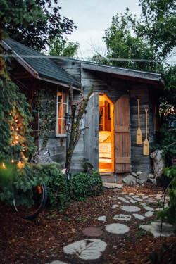 smallandtinyhomeideas:  THE BUNKIE | Omis Haus B&amp;B About 30 minutes outside of Niagara Falls in St. Catherines, Ontario is a tiny cabin featuring a wisteria and fairy-lined backyard complete with hot tub and swimming pool. Upon arriving, Hilda will