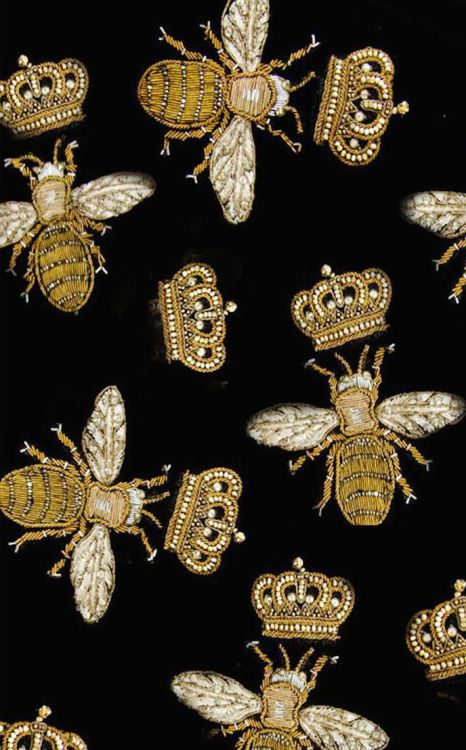 chasingrainbowsforever:Silk Queen Bee Stitching