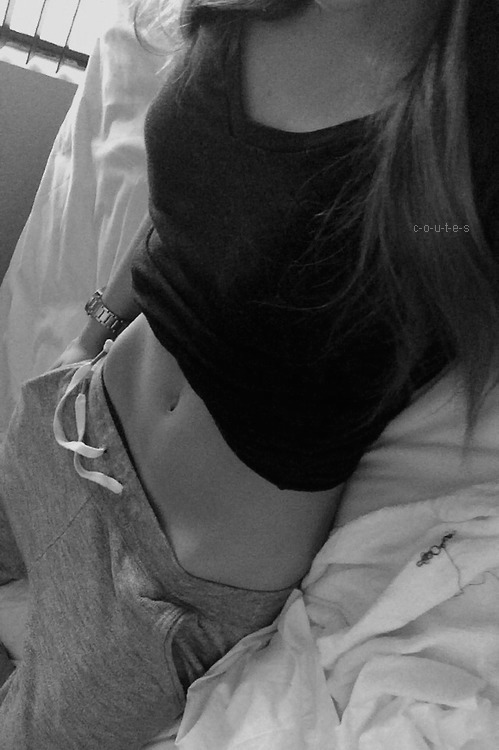 calkiem-chujowo:  krwawy-swiat:  warm—-me—-up:  b&amp;w blog   sad, love,