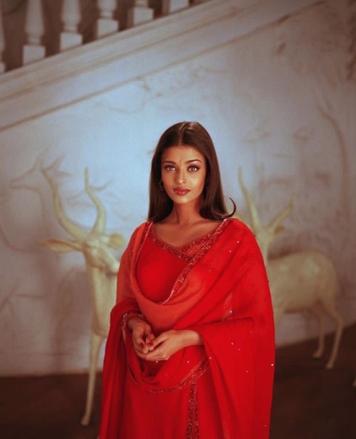 meena-kumarii:Aishwarya Rai Bachchan