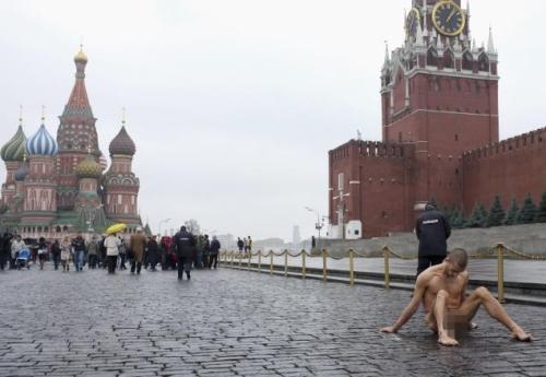 ohthentic:thugplant:capacity:untrustyou:Russian performance artist Pyotr Pavlensky nails testicles t