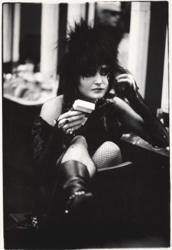 zombiesenelghetto:  Siouxsie Sioux backstage