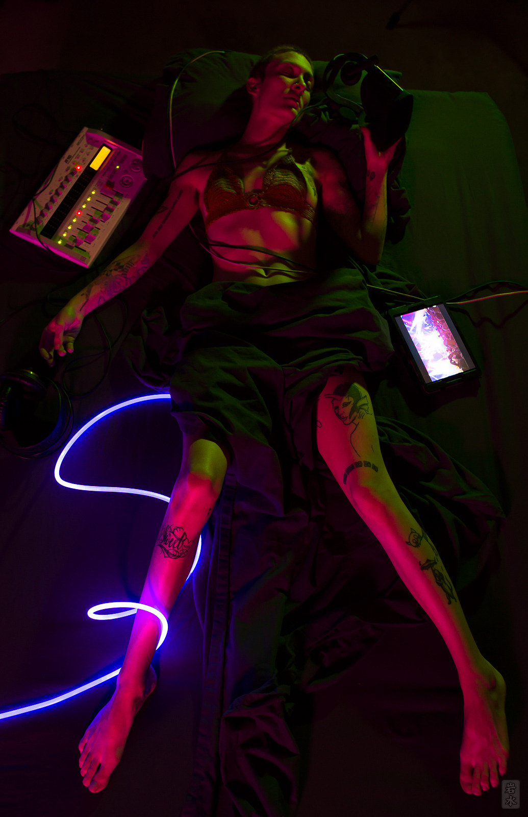 roche-leau:SimSense Augmented Reality.A partly successful re-creation of an old CyberPunk