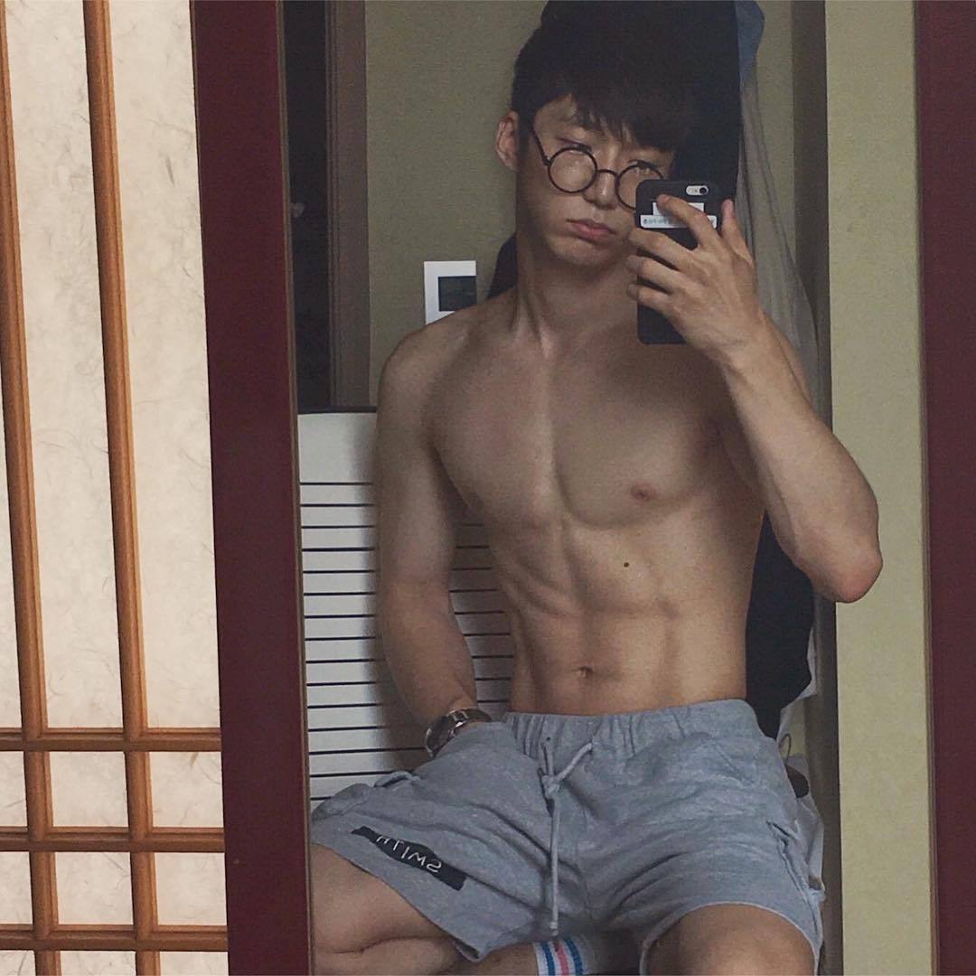 ggaayy123:  最喜歡單眼皮的哥哥