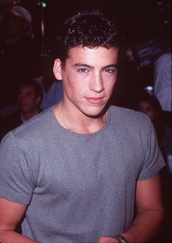 90sclubkid:  Andrew Keegan