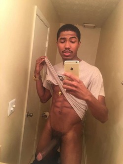 xyzblkfr:  exposedqueen20:    👨🏽Lovely