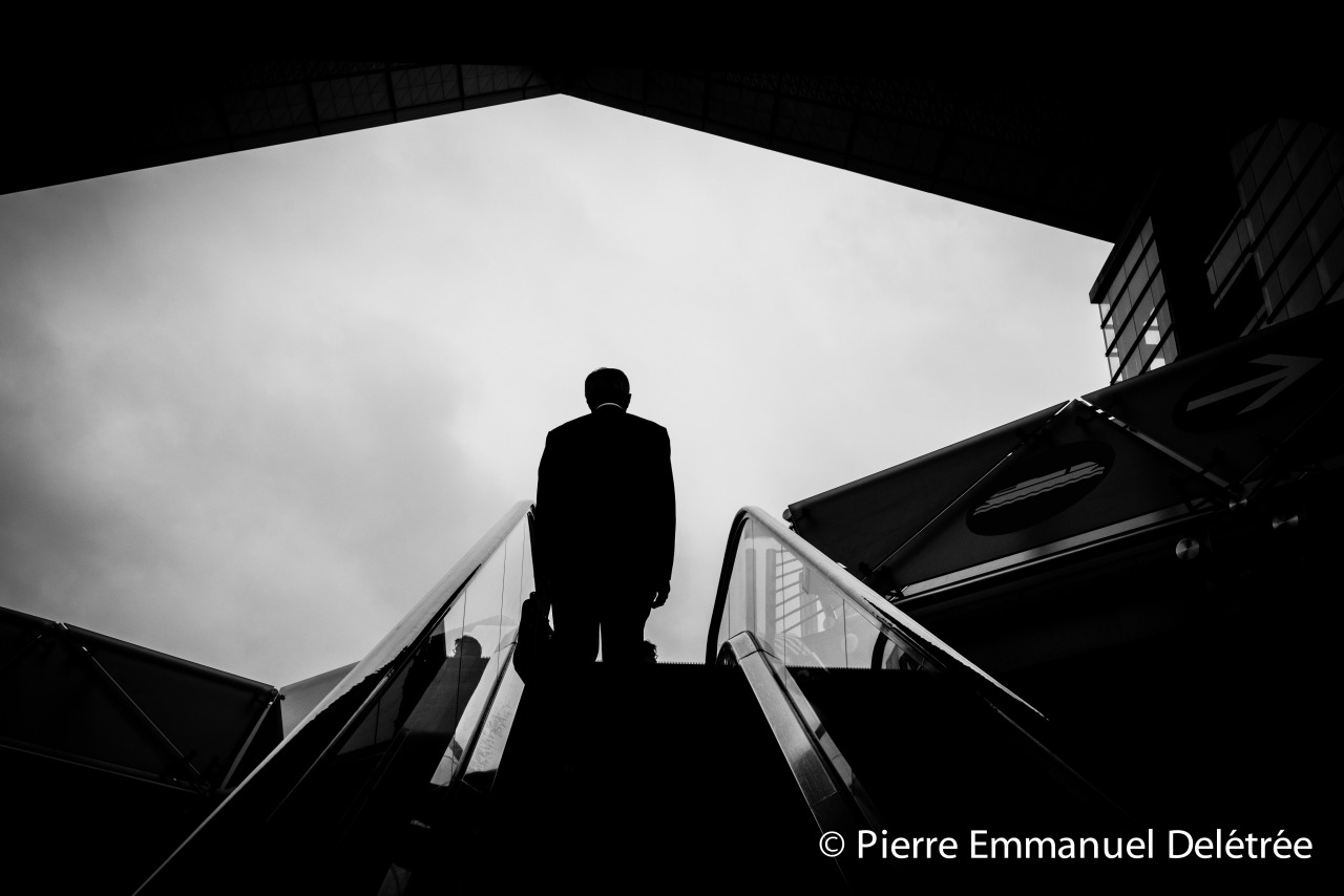 Early morning, a salaryman on his way for office, Tokyo-Japan
Photo : Pierre-Emmanuel Delétrée
