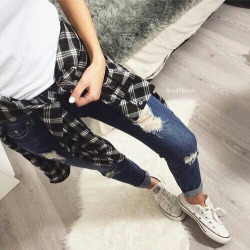 iadorefashionn:  boyfriend jeans here@outfitbook_