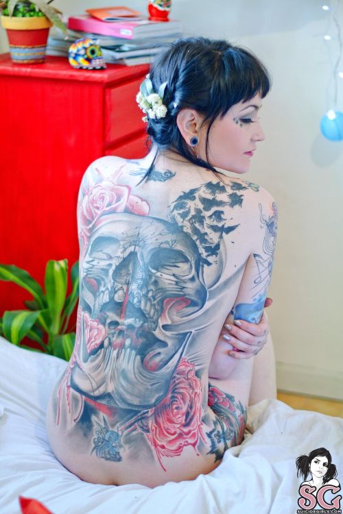 inked-girls-all-day:  Krito Suicide