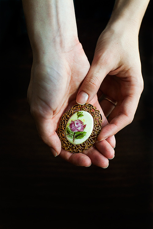 tintandbristles:  The Beauty in a Broach You never know where you’ll find the color