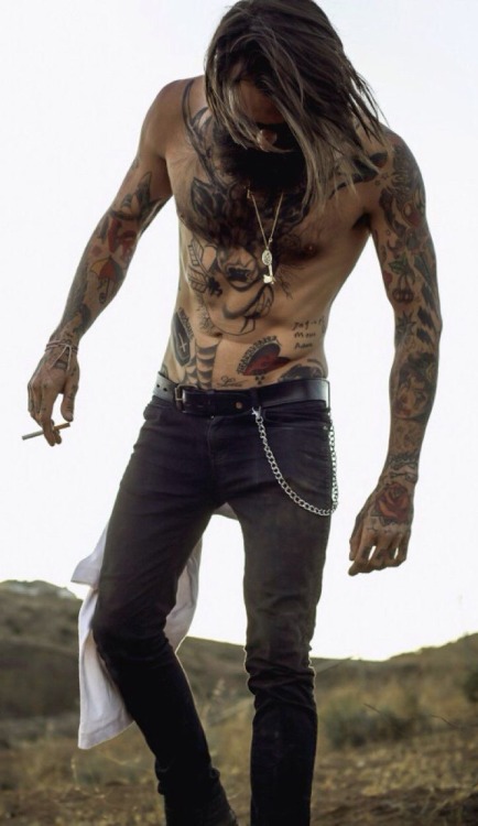 smokingcelebs:  Ricki Hall
