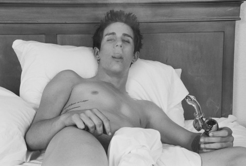 americasfinestkids:  ~ Motel Series ~ Here’s another photo-set from Dylan’s weekend with me here in San Diego, California 2010