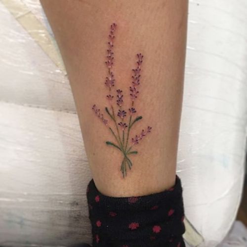 #tattoo #tatuaje #tatu #ink #tattooed #tattooedgirl #minimalist #minimalista #purple  #lara #labanda #rama #colores #colors #pierna #leg #barquisimeto #argentina #venezuela #colombia #gabrieldiaz #gabriel #wayne #gabrielwayne (en Old Skull Tattoo Studio)