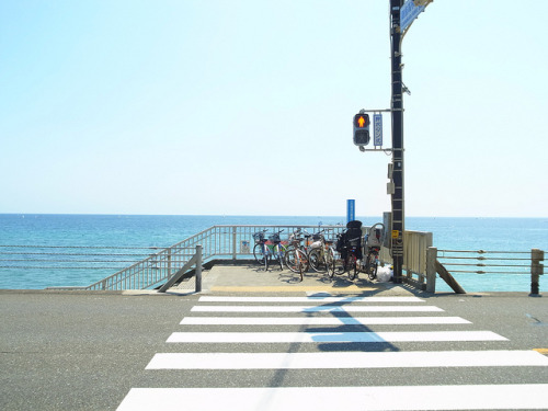 yunzix:  湘南高校前 in front of Shonan high school by Leeeeeeon on Flickr.