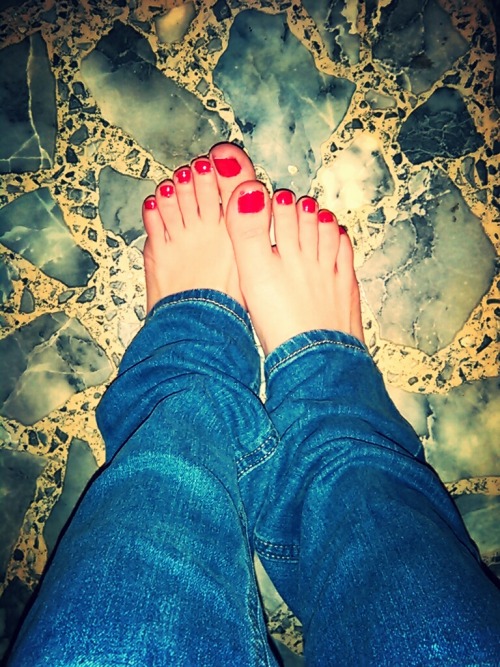 paigefeet: pictures paige sent to me today fresh paint, she hates them what do you think