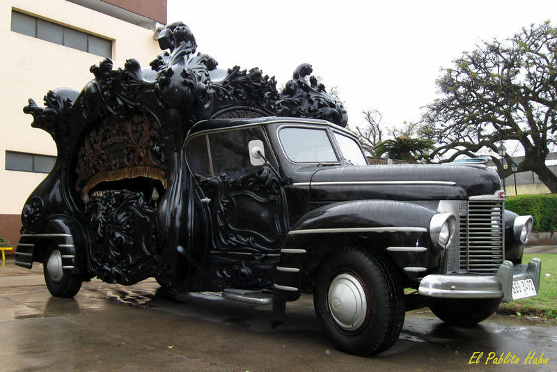 in-death-sacrifice:  kireikitsune:  10knotes:  Vintage and Antique Hearse Collection