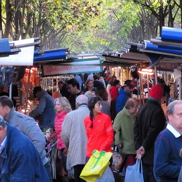 #Outdoormarket on Avenue Pres. Wilson in #Paris #France this morning