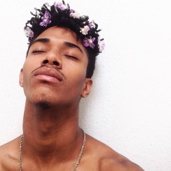 egotisticalgold:  yazjaz:  egotisticalgold:  Carefreeblackboy  Is this what God looks like?  💛💛😅  If by some miracle I go to heaven, I want to be greeted by him at the gates