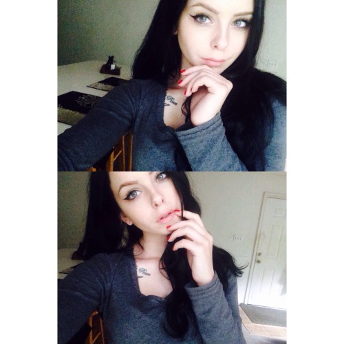 mooneaterr:  Feelin shitty & lookin pretty 