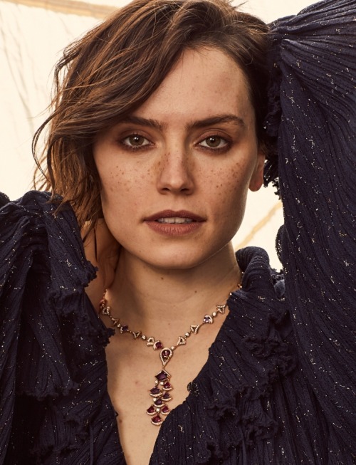 some-celebrity-stuffs:Happy Birthday Daisy Ridley April 10