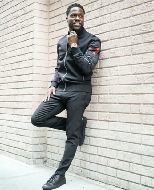 lamarworld:  Kevin Hart bulge