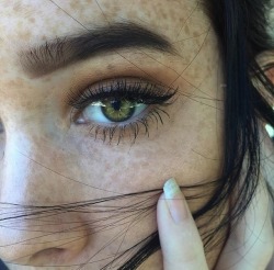 sexy-with-freckles:  Green Eyes http://tiny.cc/lfswiy