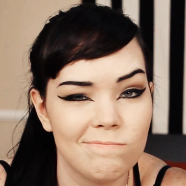 ninjasexpartying:  people whose faces i want to kiss: 34/∞ // suzy “mortem3r”