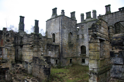 Dunmore Park&rsquo;s Abandoned mansion in Scotland