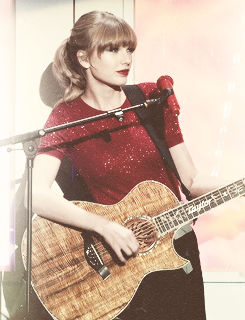 taylorsvift:   Taylor performing at 'Premios 40 Principales'. 