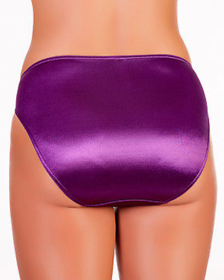 satinsilkskin:  Great pic satinpntlover, but you should be giving credit to katiefancysatinpanty. 