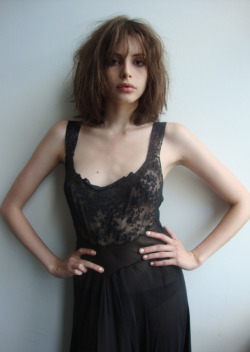 cuty-beauty-abku:  Charlotte Kemp Muhl