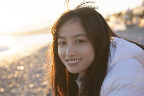 monowasure:  【公式】橋本環奈写真集「NATUREL」(@HK2_FR)さん | Twitter