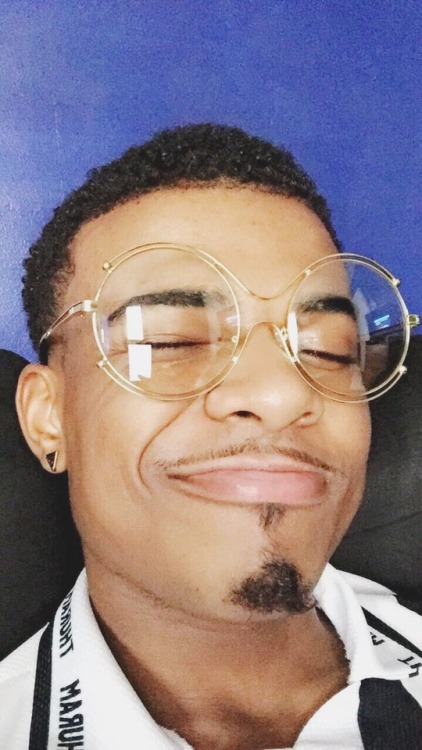 ieshatacos: firmbeyliever: High guys  these eyebrows tho!!