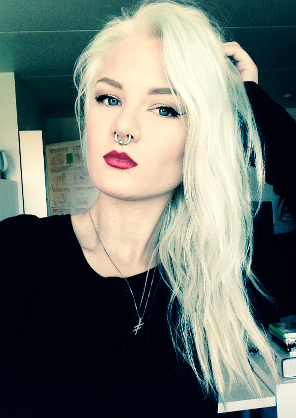 wannyy:  My hair looks so freakin’ long in these pictures! How?? 
