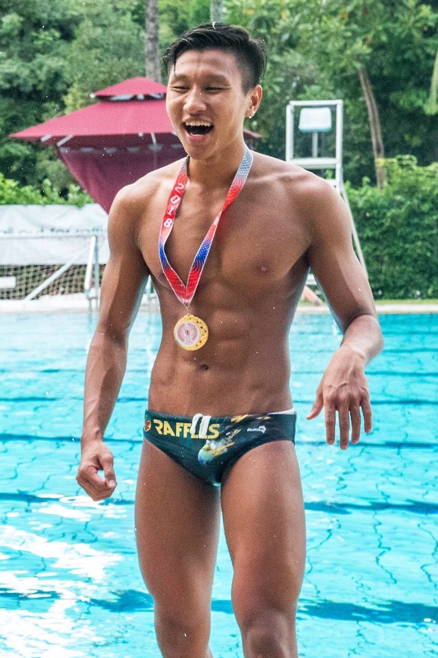 overture69:  sghotteens: I’d lick those abs and let him fuck me.  in a heartbeat
