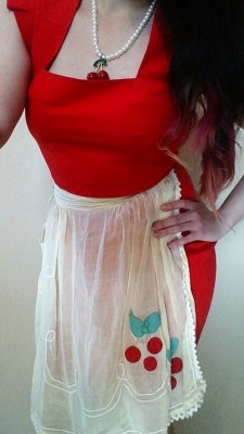 hipsntricks:  Found this super cute apron at a thrift store!! 