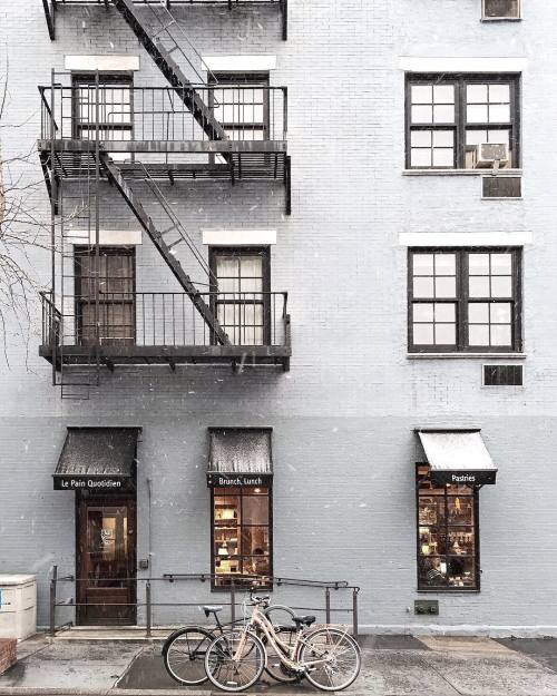 zacharythor:“West Village walks #nyc by thetrottergirl bit.ly/1mPppLT”