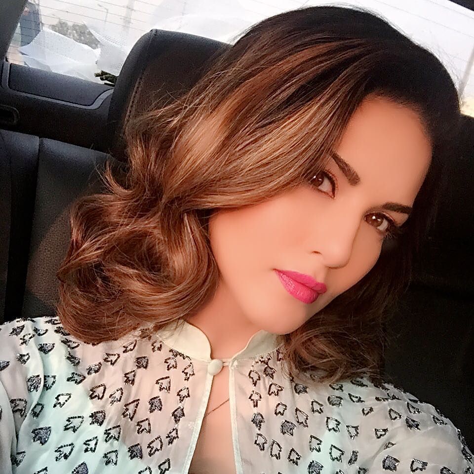 Love my hair and make up today! Thanks @tomasmoucka and @nitashawahi by sunnyleone