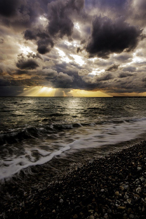 ponderation:  Horizontal line by KiyoshiIida  