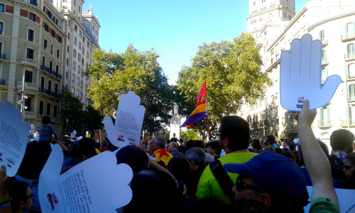 A few pictures from yesterday’s demonstration in Barcelona, with the motto “Obriu fronteres, volem a