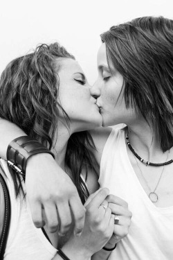 lesbian-through-life:  …the feels when a cool rock-loving chick kisses you. 