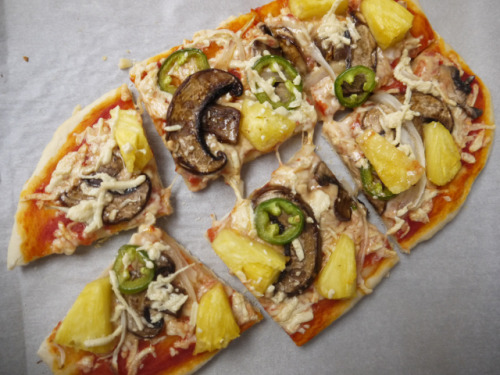 alloftheveganfood: Vegan Pizza Round Up for Pi Day Vegan Pepperoni Pizza Hawaiian Pizza Vegan Thai 