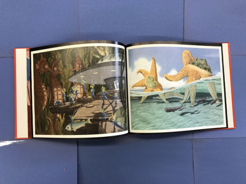 Wiesner’s intriguing and mysteriously gorgeous Flotsam begins with a boy stumbling onto an antique camera by the shore
Flotsam
by David Wiesner
Abrams ComicArts
2017, 240 pages, 6.9 x 1.0 x 9.4 inches, Hardcover
$19 Buy on Amazon
Go to any beach, and...