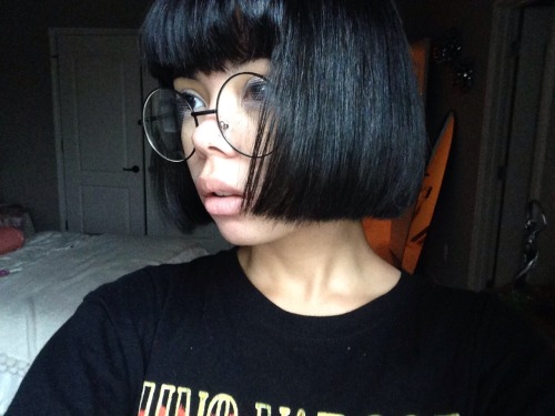 s0lust:  Showing off my new haircut 💁💇
