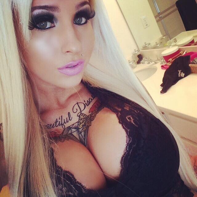 just-sexy-chicks:  Julia Nicole Newby 