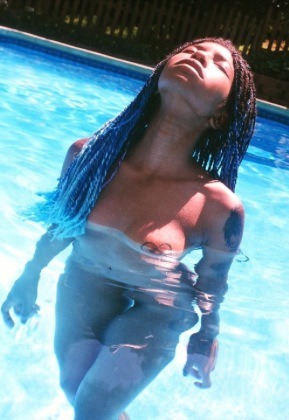 kookieknox:‘Aqua Pura’ see the full set live on zivity.  Model Kookie Knox.Photographer Feliz Paloma Gonzalez.