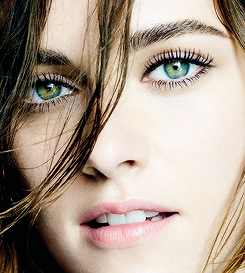itakemyselfveryseriously:  Kristen for Chanel’s Collection Eyes Campaign.   Photographed