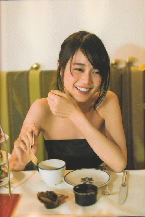 voz48reloaded:  Ikuta Erika 1st Photobook 「Tenchou」